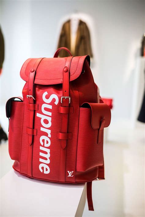 louis vuitton supreme bag|Louis Vuitton x supreme cartera.